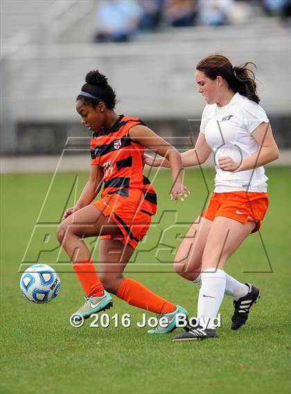 Thumbnail 1 in Hoover vs. McGill-Toolen (Southern Invitational Shootout 2016) photogallery.