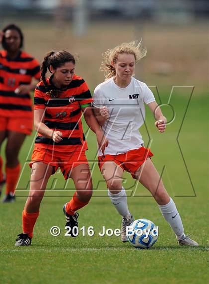 Thumbnail 1 in Hoover vs. McGill-Toolen (Southern Invitational Shootout 2016) photogallery.