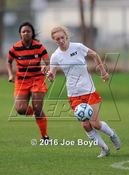 Thumbnail 3 in Hoover vs. McGill-Toolen (Southern Invitational Shootout 2016) photogallery.
