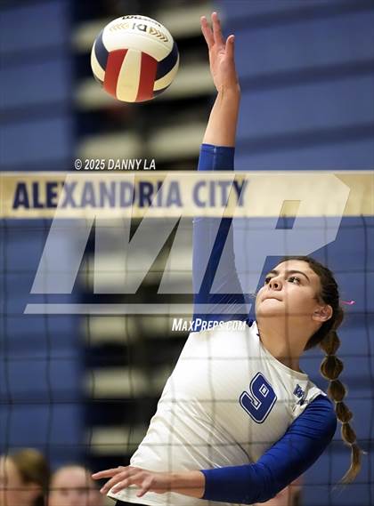Thumbnail 3 in McLean @ West Potomac photogallery.