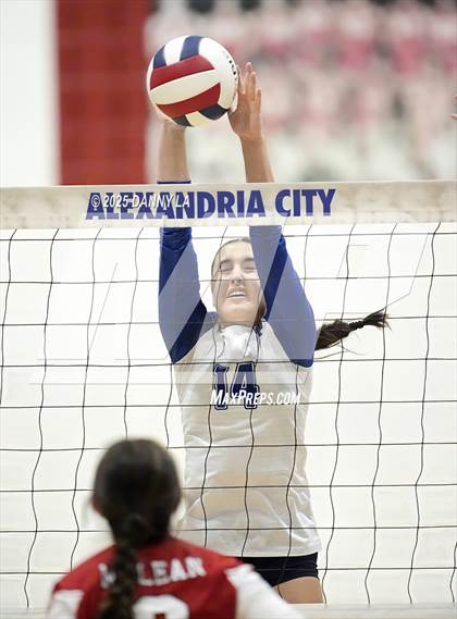 Thumbnail 1 in McLean @ West Potomac photogallery.