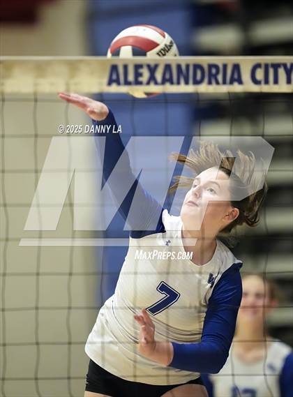 Thumbnail 1 in McLean @ West Potomac photogallery.