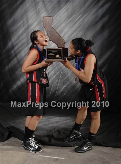 Thumbnail 3 in St. Mary's vs. Harvard-Westlake (CIF State D4 Award Photos) photogallery.
