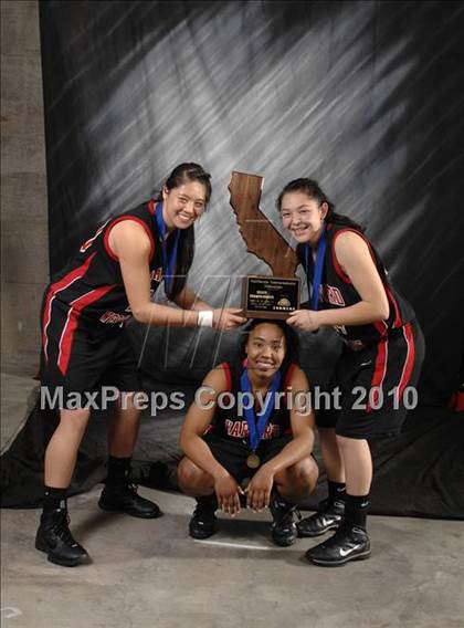 Thumbnail 1 in St. Mary's vs. Harvard-Westlake (CIF State D4 Award Photos) photogallery.