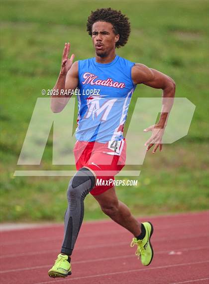 Thumbnail 1 in Dave Bethany Relays (400M) photogallery.