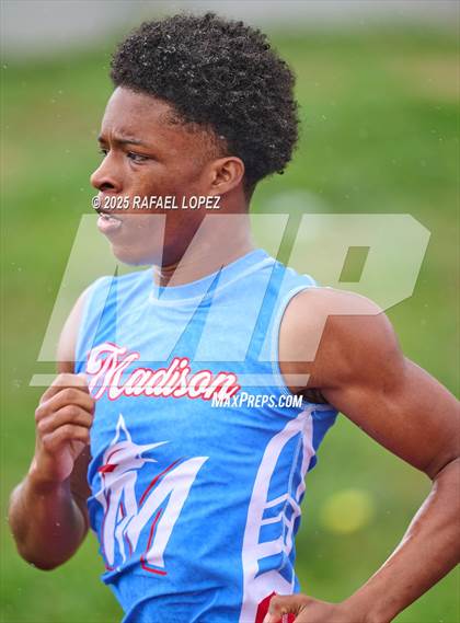 Thumbnail 1 in Dave Bethany Relays (400M) photogallery.