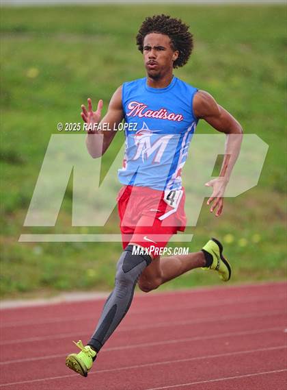 Thumbnail 2 in Dave Bethany Relays (400M) photogallery.