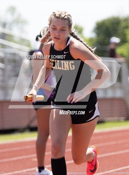 Thumbnail 2 in Weatherford Eagle Invitational (Relays) photogallery.