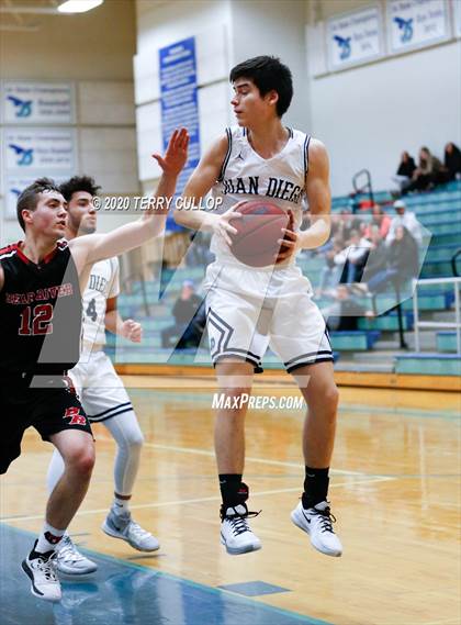 Thumbnail 2 in Bear River vs. Juan Diego (Eagle Holiday Shootout) photogallery.