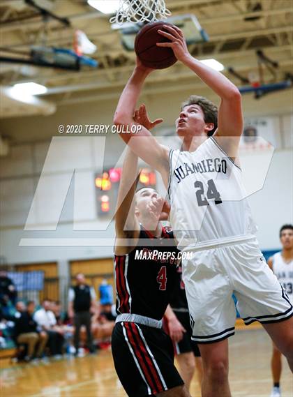 Thumbnail 2 in Bear River vs. Juan Diego (Eagle Holiday Shootout) photogallery.