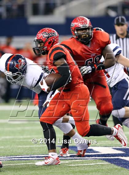 Thumbnail 2 in Boyd vs. Cedar Hill (UIL 6A Division 2 Region 1 Area Playoff) photogallery.