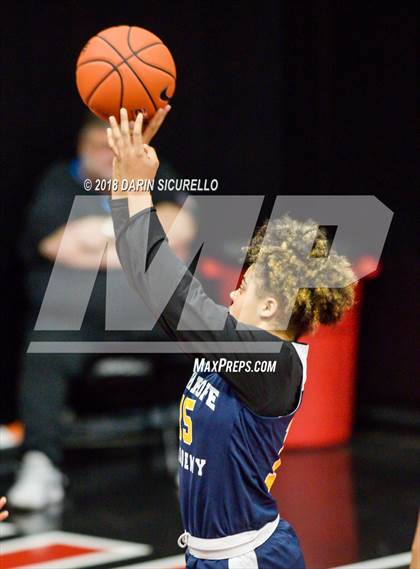 Thumbnail 2 in Salesian College Preparatory vs. New Hope Academy (Nike Tournament of Champions) photogallery.