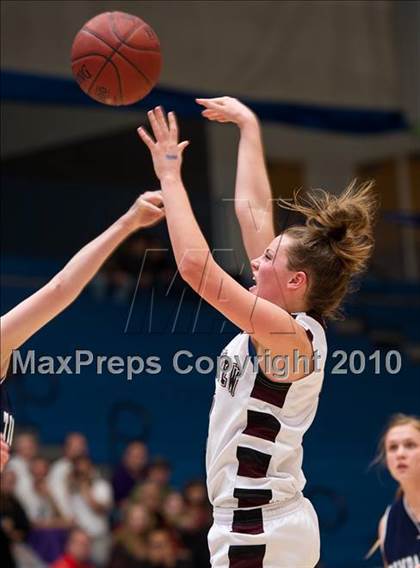 Thumbnail 1 in Timpanogos vs Pine View (Utah 4A Quarterfinal) photogallery.