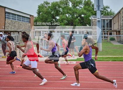 Thumbnail 2 in UIL 6A Track & Field District Prelims (100M) photogallery.