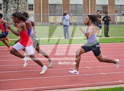 Thumbnail 3 in UIL 6A Track & Field District Prelims (100M) photogallery.