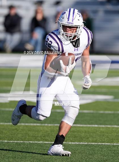 Thumbnail 1 in Jacksboro vs Gunter (UIL Football 3A Division II Regional Semifinal)  photogallery.