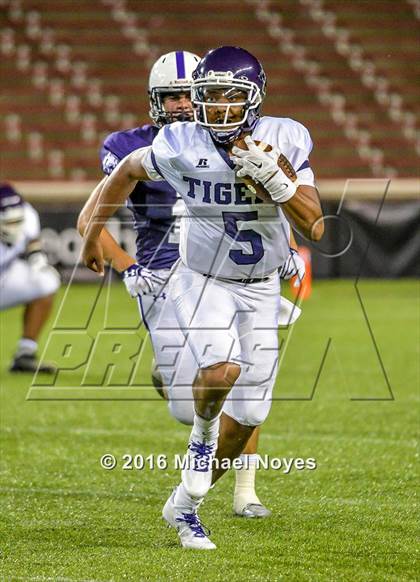 Thumbnail 2 in Pickerington Central @ Elder (Crosstown Showdown) photogallery.