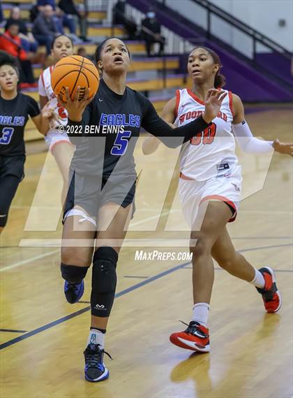 Thumbnail 3 in Woodward Academy vs Mount Paran Christian (J-4 MLK Holiday Classic) photogallery.