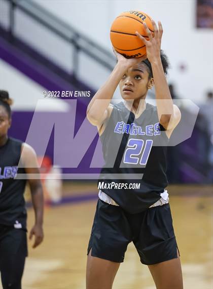 Thumbnail 1 in Woodward Academy vs Mount Paran Christian (J-4 MLK Holiday Classic) photogallery.