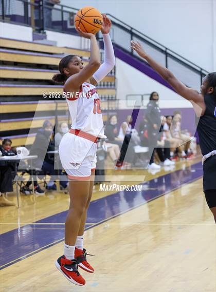 Thumbnail 2 in Woodward Academy vs Mount Paran Christian (J-4 MLK Holiday Classic) photogallery.