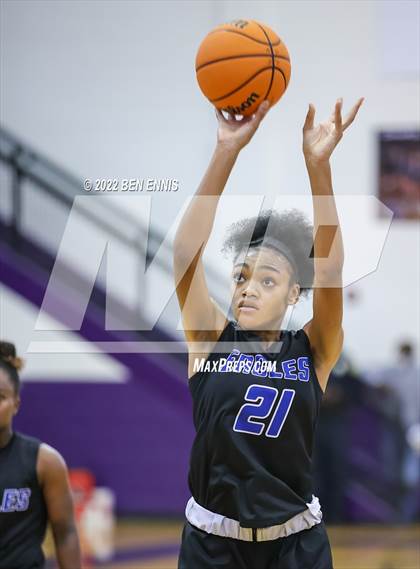 Thumbnail 2 in Woodward Academy vs Mount Paran Christian (J-4 MLK Holiday Classic) photogallery.