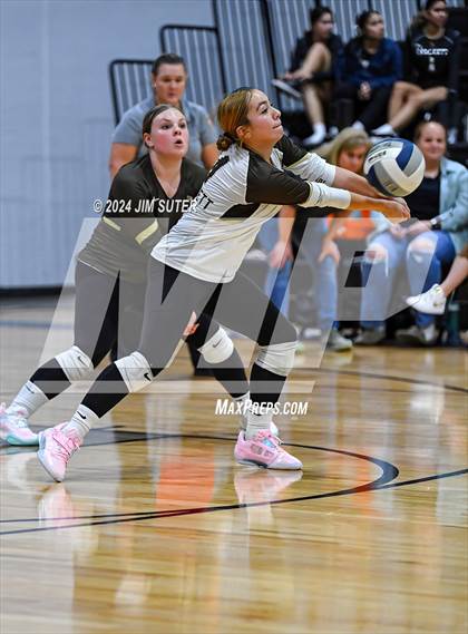 Thumbnail 3 in Bastrop vs Crockett (Austin) photogallery.