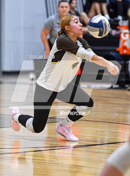 Thumbnail 1 in Bastrop vs Crockett (Austin) photogallery.