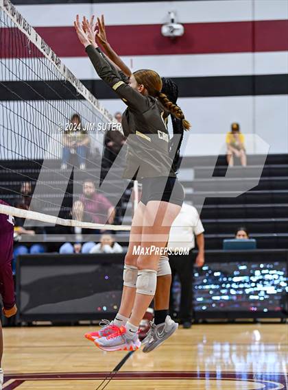 Thumbnail 1 in Bastrop vs Crockett (Austin) photogallery.