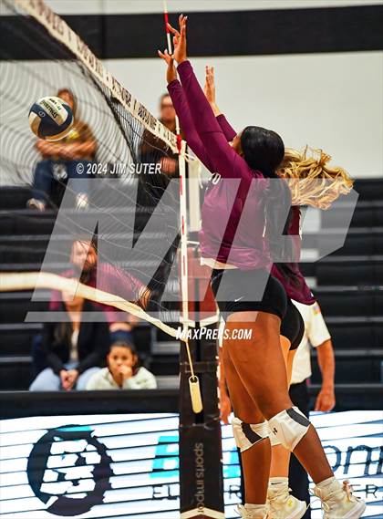 Thumbnail 2 in Bastrop vs Crockett (Austin) photogallery.