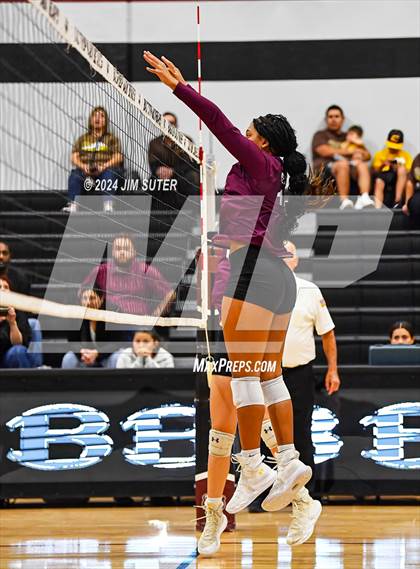 Thumbnail 1 in Bastrop vs Crockett (Austin) photogallery.