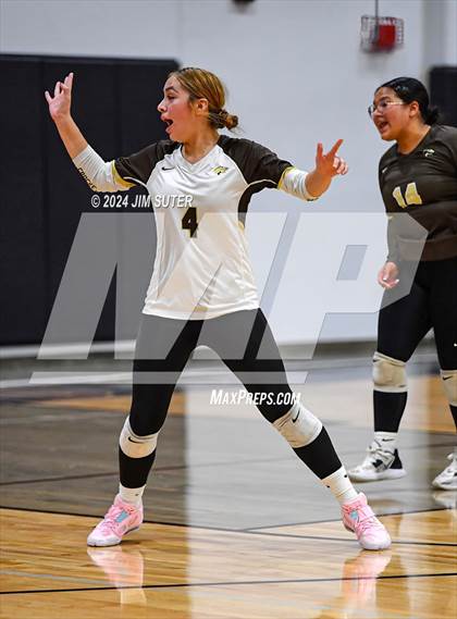 Thumbnail 1 in Bastrop vs Crockett (Austin) photogallery.