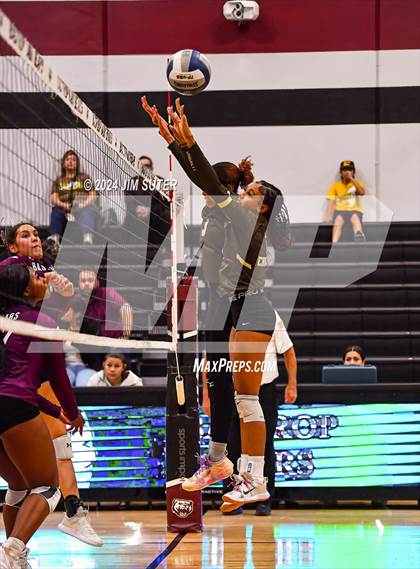 Thumbnail 3 in Bastrop vs Crockett (Austin) photogallery.