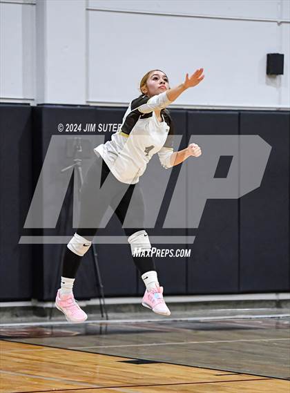Thumbnail 1 in Bastrop vs Crockett (Austin) photogallery.