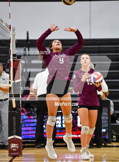 Thumbnail 1 in Bastrop vs Crockett (Austin) photogallery.