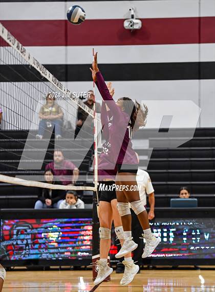 Thumbnail 1 in Bastrop vs Crockett (Austin) photogallery.