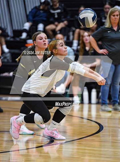 Thumbnail 1 in Bastrop vs Crockett (Austin) photogallery.