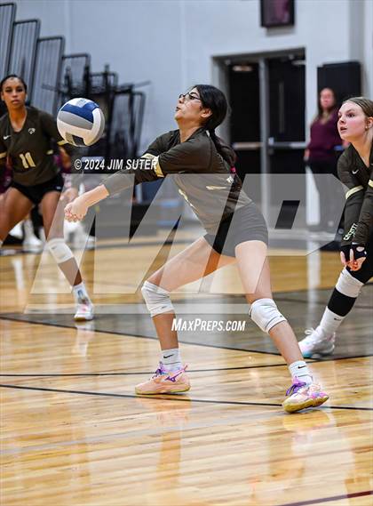 Thumbnail 1 in Bastrop vs Crockett (Austin) photogallery.