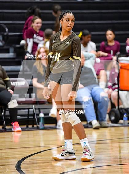 Thumbnail 1 in Bastrop vs Crockett (Austin) photogallery.