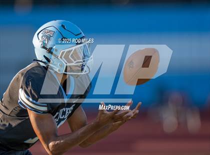 Thumbnail 2 in Archie Williams @ Tennyson photogallery.