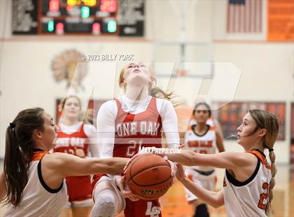 Thumbnail 3 in Grand Saline vs Lone Oak photogallery.