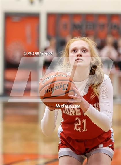 Thumbnail 1 in Grand Saline vs Lone Oak photogallery.
