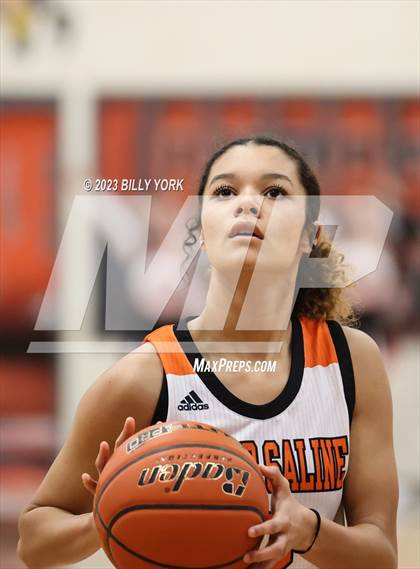 Thumbnail 1 in Grand Saline vs Lone Oak photogallery.