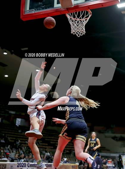 Thumbnail 1 in Mission Prep vs. San Joaquin Memorial (CIF D2 Central Section Championship)  photogallery.