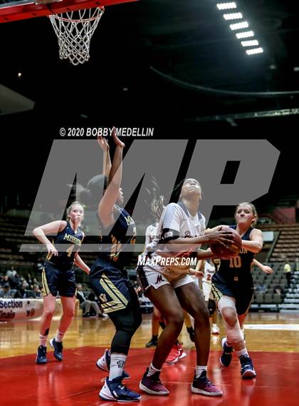 Thumbnail 1 in Mission Prep vs. San Joaquin Memorial (CIF D2 Central Section Championship)  photogallery.