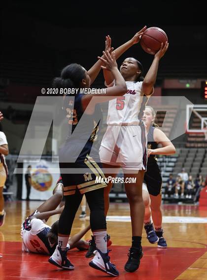 Thumbnail 1 in Mission Prep vs. San Joaquin Memorial (CIF D2 Central Section Championship)  photogallery.