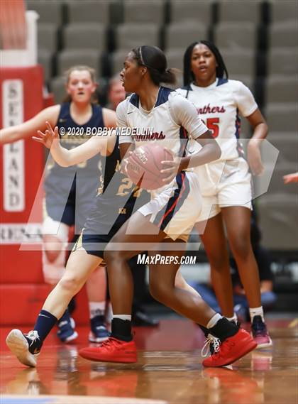 Thumbnail 1 in Mission Prep vs. San Joaquin Memorial (CIF D2 Central Section Championship)  photogallery.