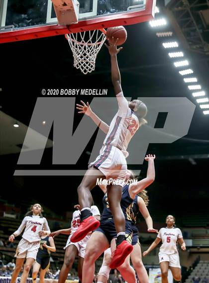 Thumbnail 3 in Mission Prep vs. San Joaquin Memorial (CIF D2 Central Section Championship)  photogallery.