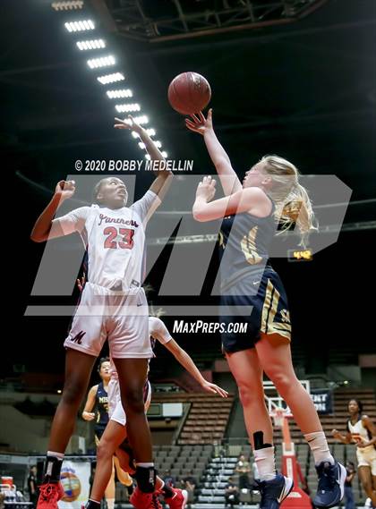 Thumbnail 3 in Mission Prep vs. San Joaquin Memorial (CIF D2 Central Section Championship)  photogallery.