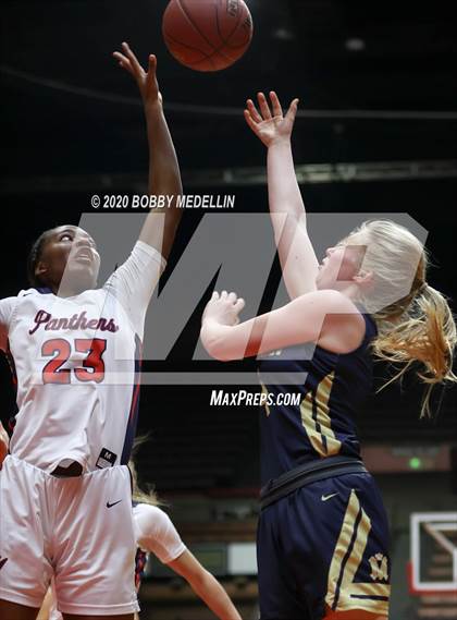 Thumbnail 2 in Mission Prep vs. San Joaquin Memorial (CIF D2 Central Section Championship)  photogallery.
