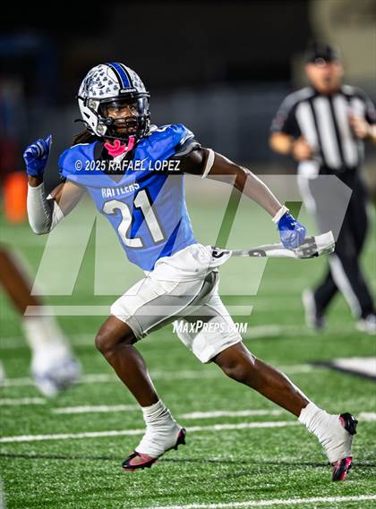 Thumbnail 2 in Navasota vs. Bridge City (UIL Football 4A D1 Area) photogallery.